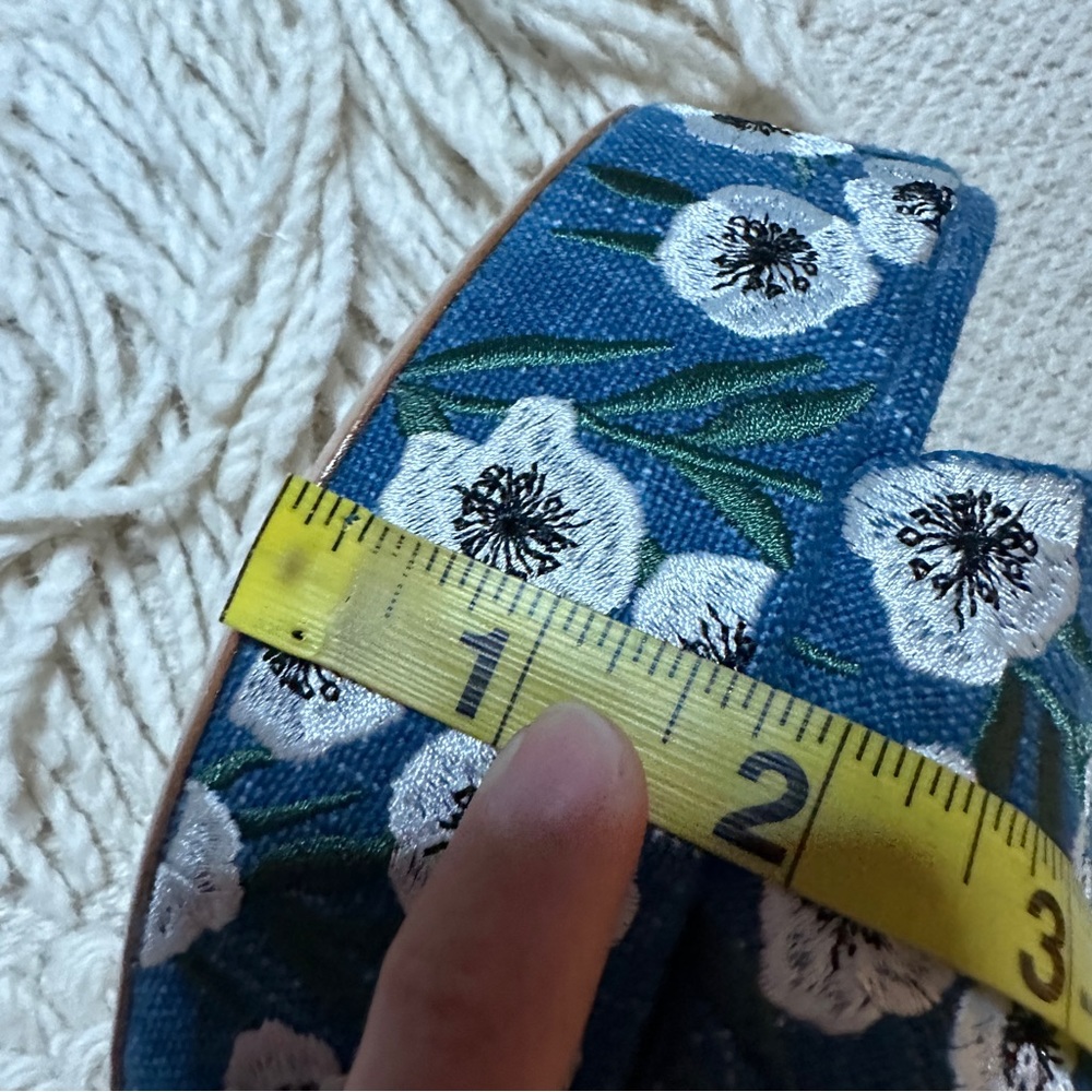 LOEFFLER RANDALL blue and white floral embroidered Amara platform sandals 10 NEW - Picture 8 of 10